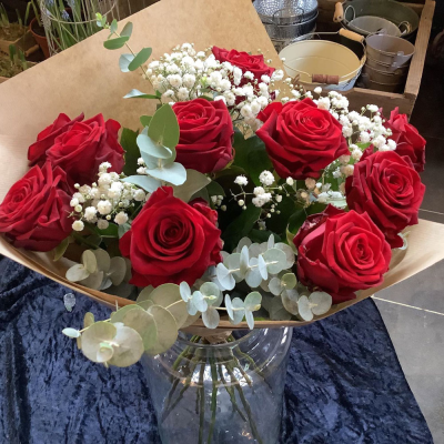 For My Sweetheart - 12 luxury red roses and fabulous foliage are all you need to make a grand romantic gesture to your sweetheart.