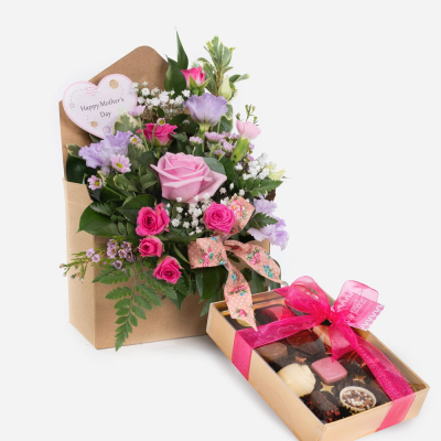 Candy Hearts & Chocolates - Deliver your messages of love the best way possible in this fabulous design arranged in a special gift box accompanied by delicious chocolates.
